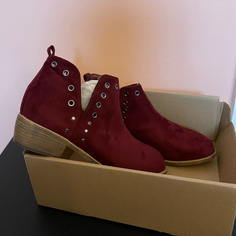 Burgundy low cut boots size 7.5 never worn